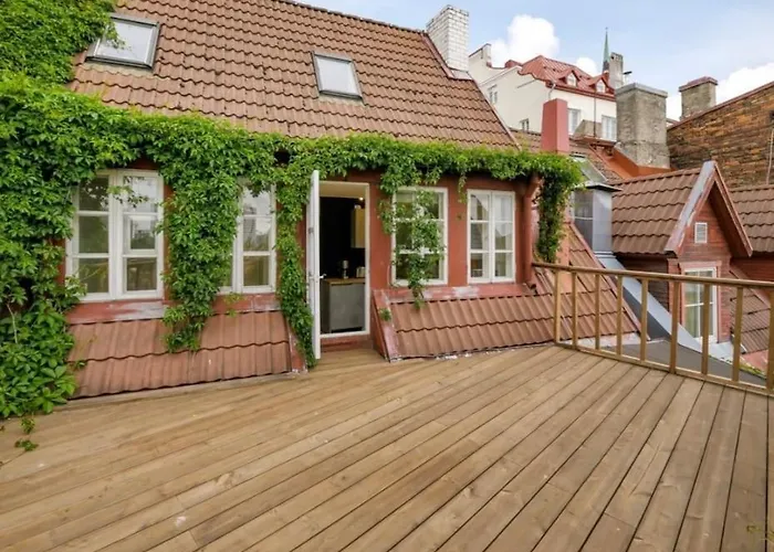 Top Floor Apartment With Two Balconies In The Old Town