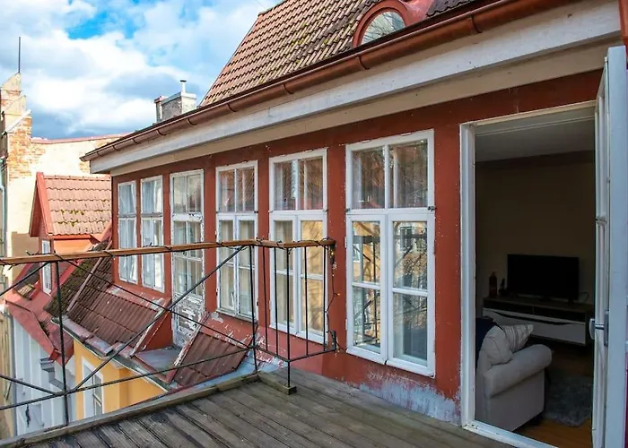 Top Floor Apartment With Two Balconies In The Old Town